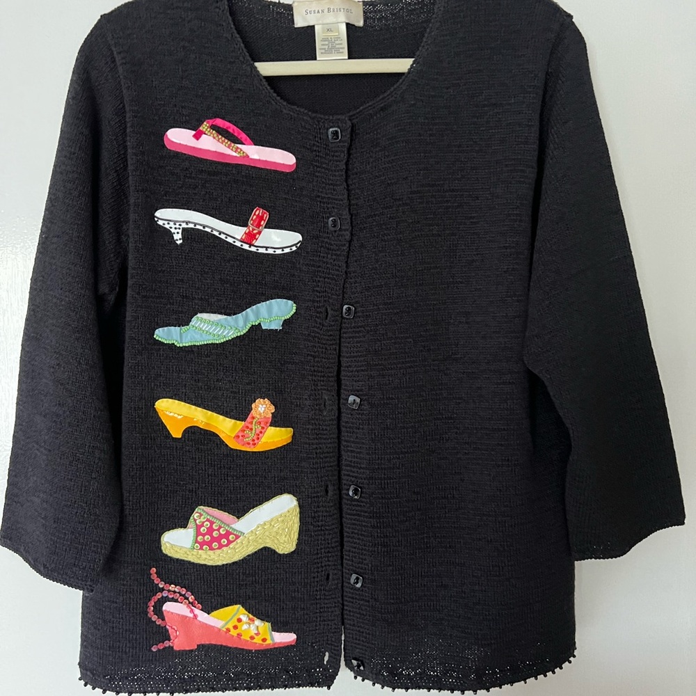 Classy and fun cardigan with 3/4 sleeves and hemline beading